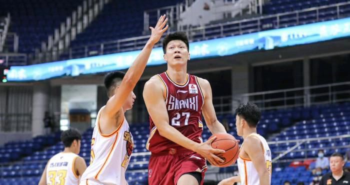 美女张开尿口让男人捅